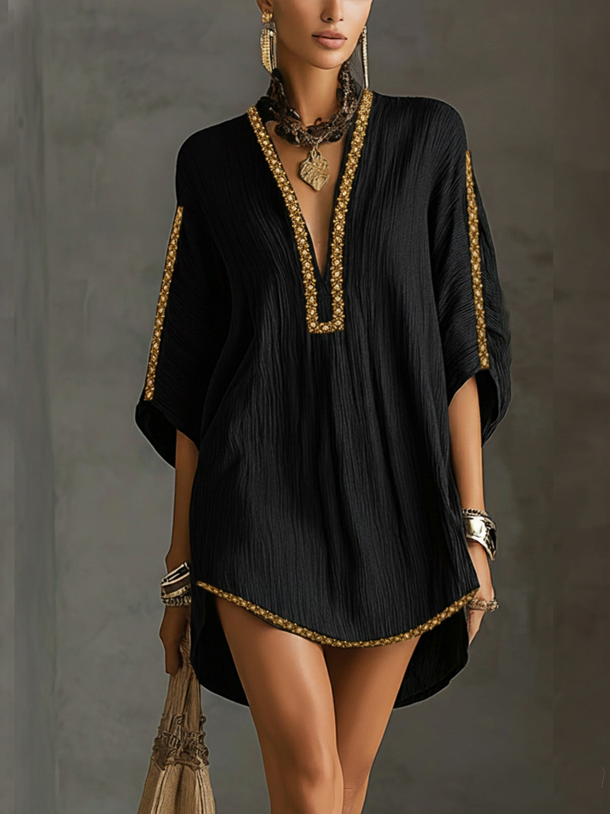 Mirella | Vestido Corto Negro con Escote en V Profundo
