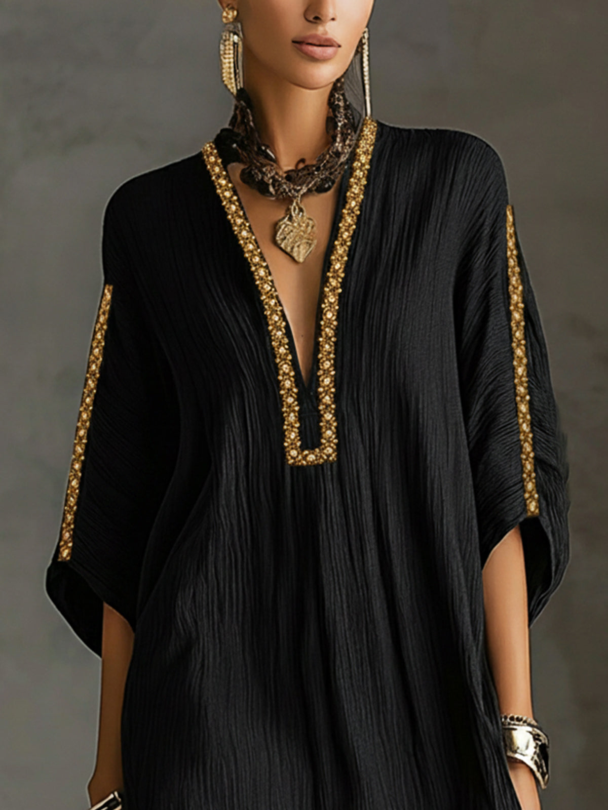 Mirella | Vestido Corto Negro con Escote en V Profundo