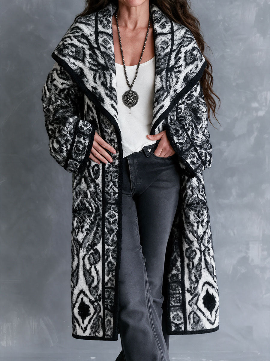 Abrigo Maxi de Punto Vintage Blanco y Negro Estilo Tribal Nómada con Cuello Chal Ancho