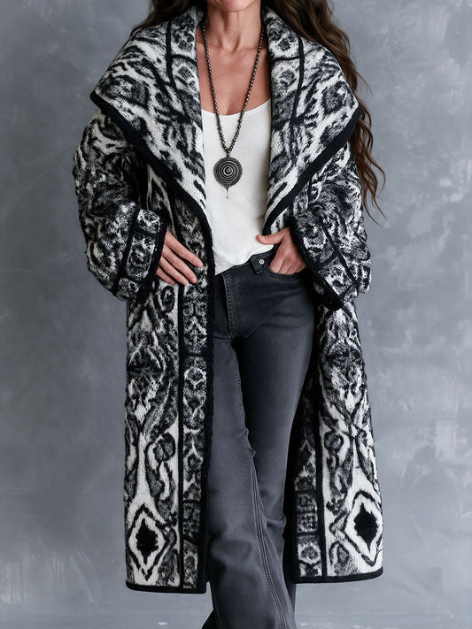 Abrigo Maxi de Punto Vintage Blanco y Negro Estilo Tribal Nómada con Cuello Chal Ancho