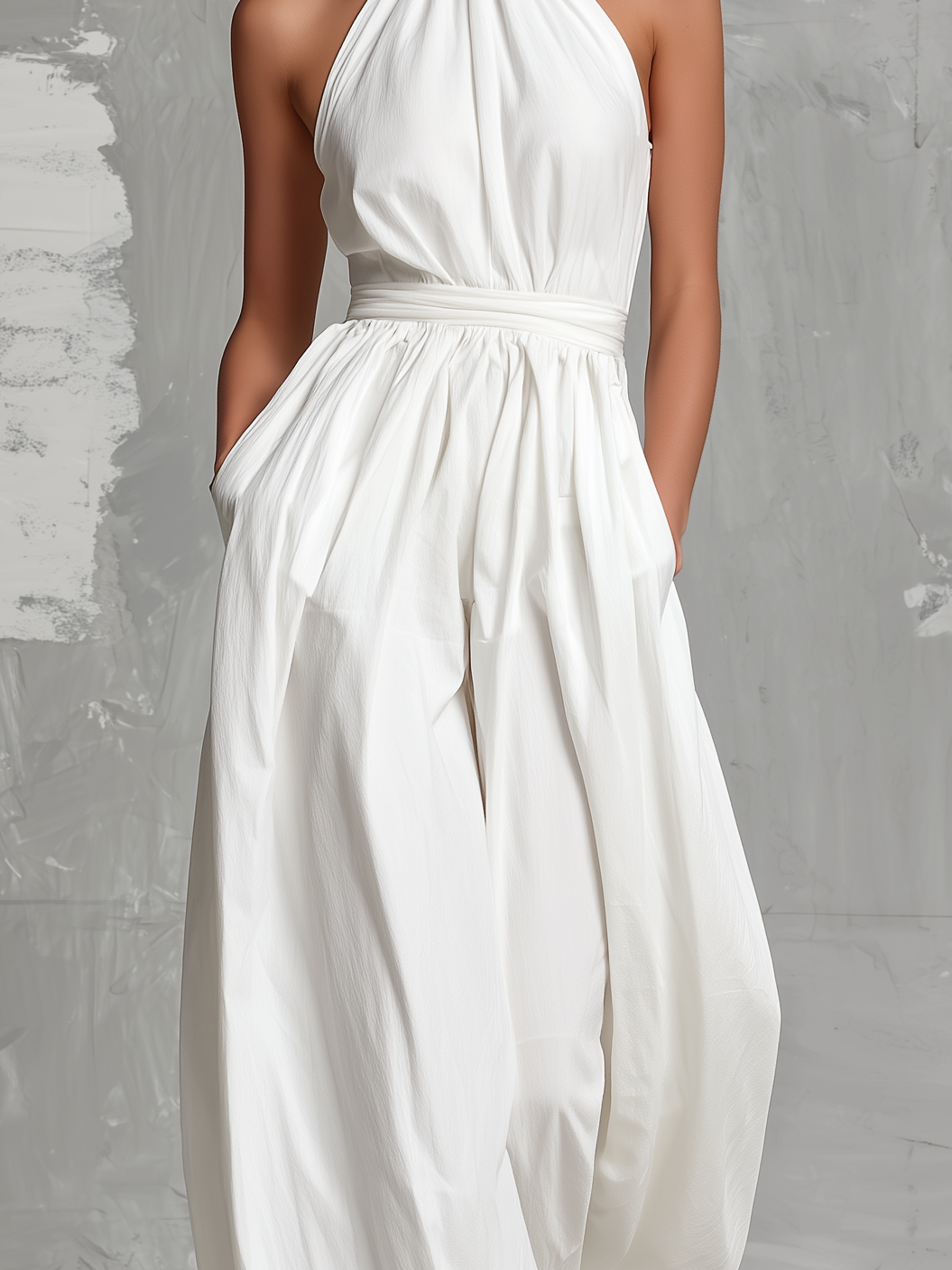 Elegant white woven jumpsuit, sleeveless, with halter neck