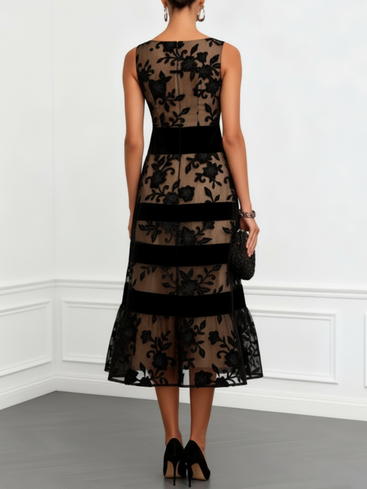 Vestido midi evasé sin mangas de rejilla negra con flores
