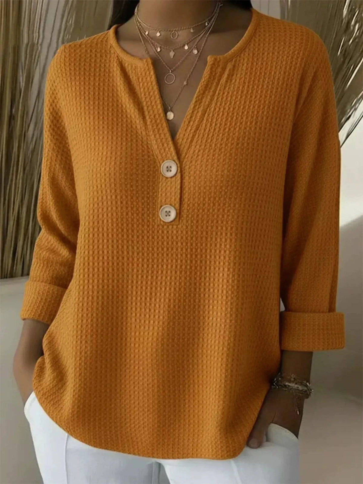 Lucía | Playera Henley Gofrada con Botones Lara valenti