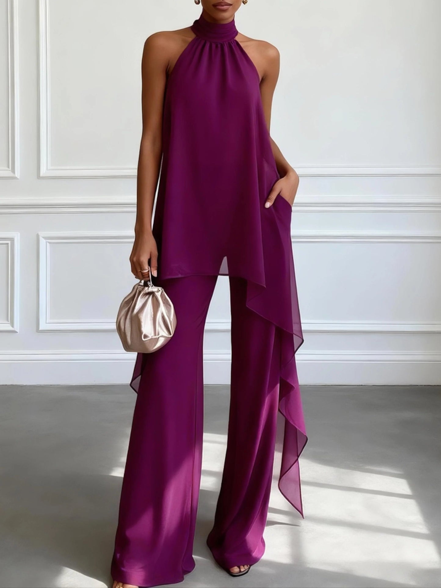 Conjunto de top morado sin mangas y pantalón