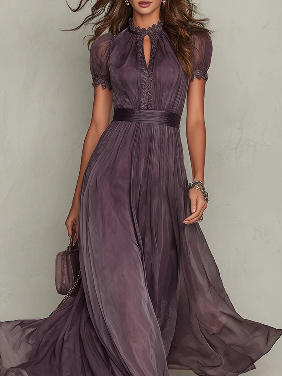 Vestido largo de gasa morado con cuello abierto