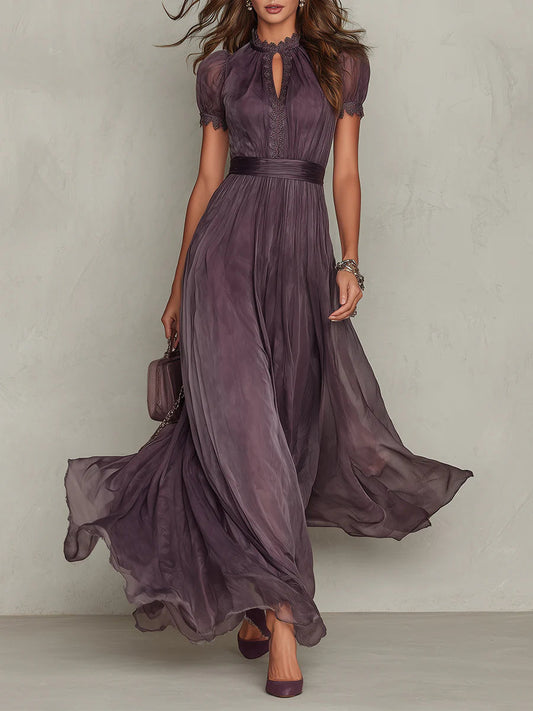 Vestido largo de gasa morado con cuello abierto