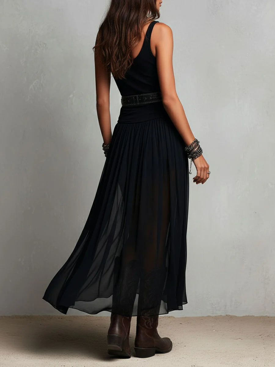 Conjunto de top negro y falda larga de tul