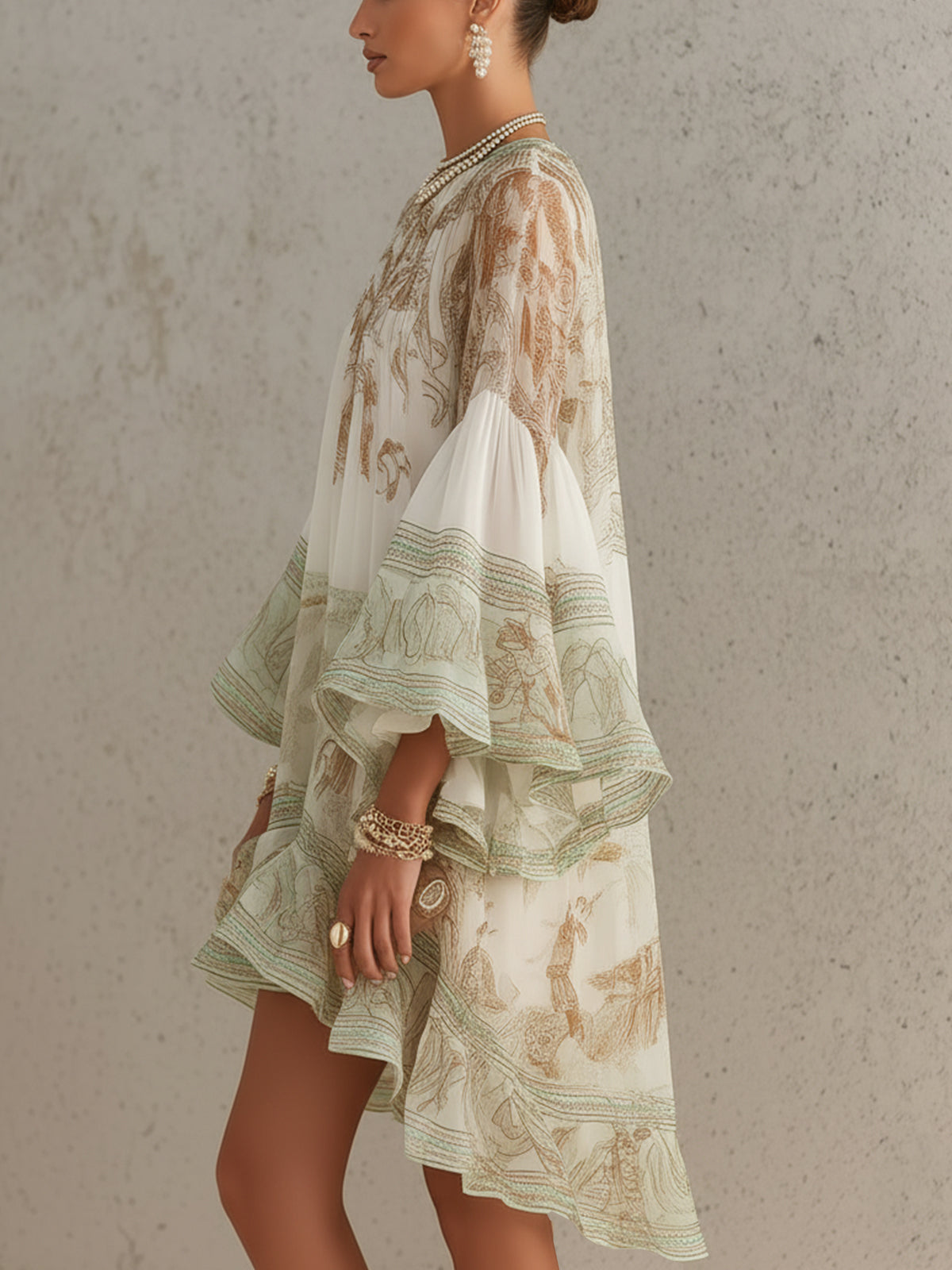 Vestido corto de gasa de rayas con mangas de volante verde