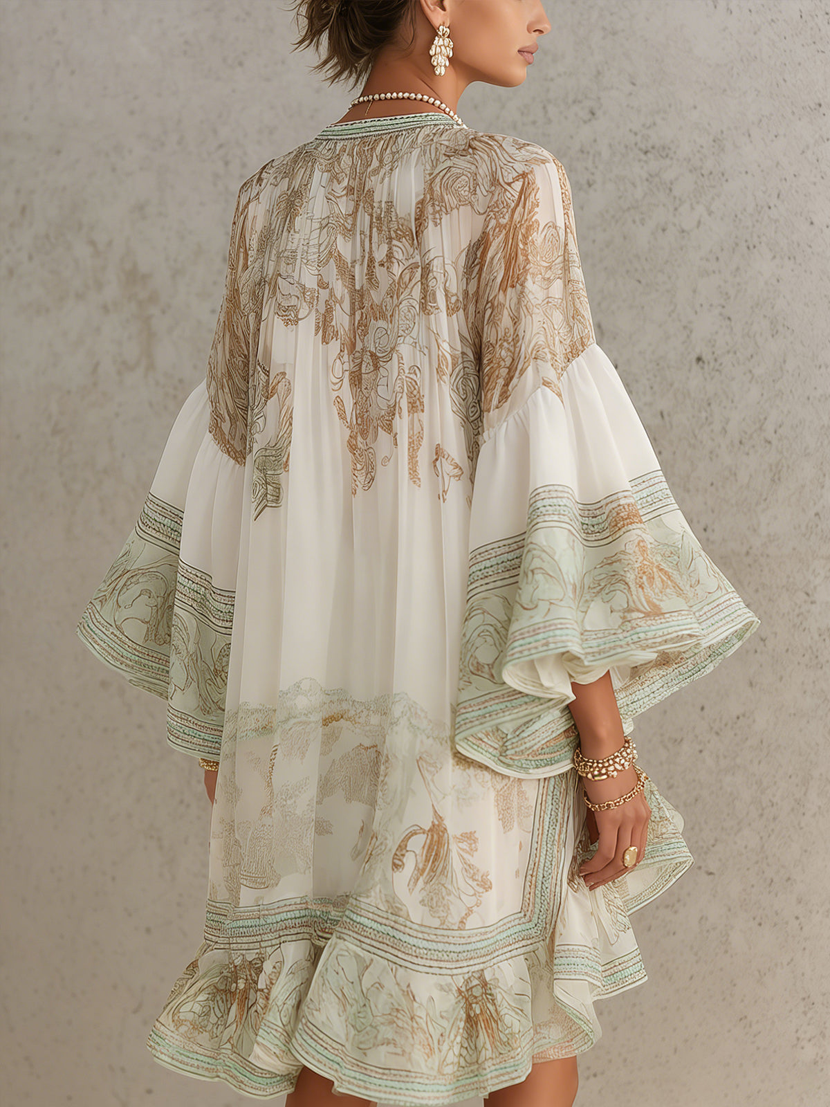 Vestido corto de gasa de rayas con mangas de volante verde