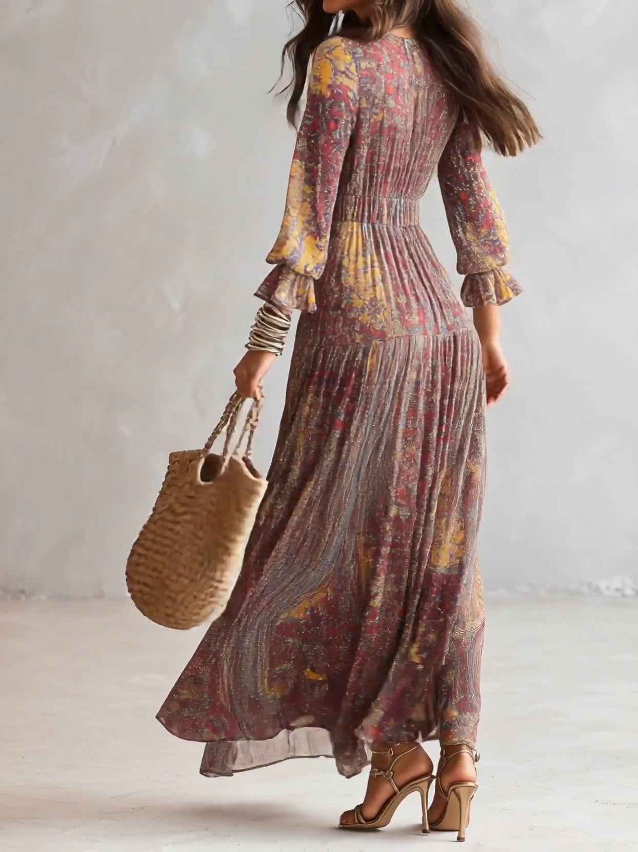 Vestido largo de gasa con estampado paisley y escote en V