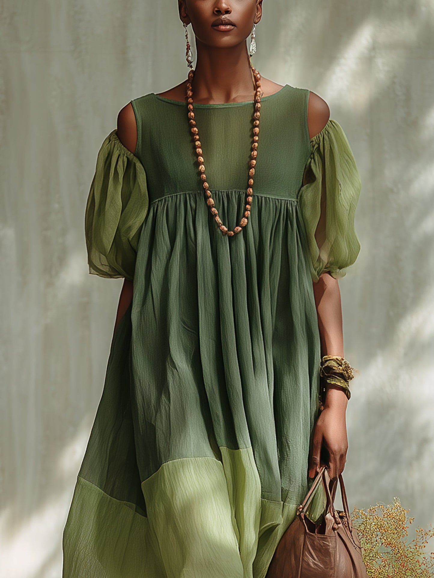 Vestido midi de gasa verde con hombros descubiertos