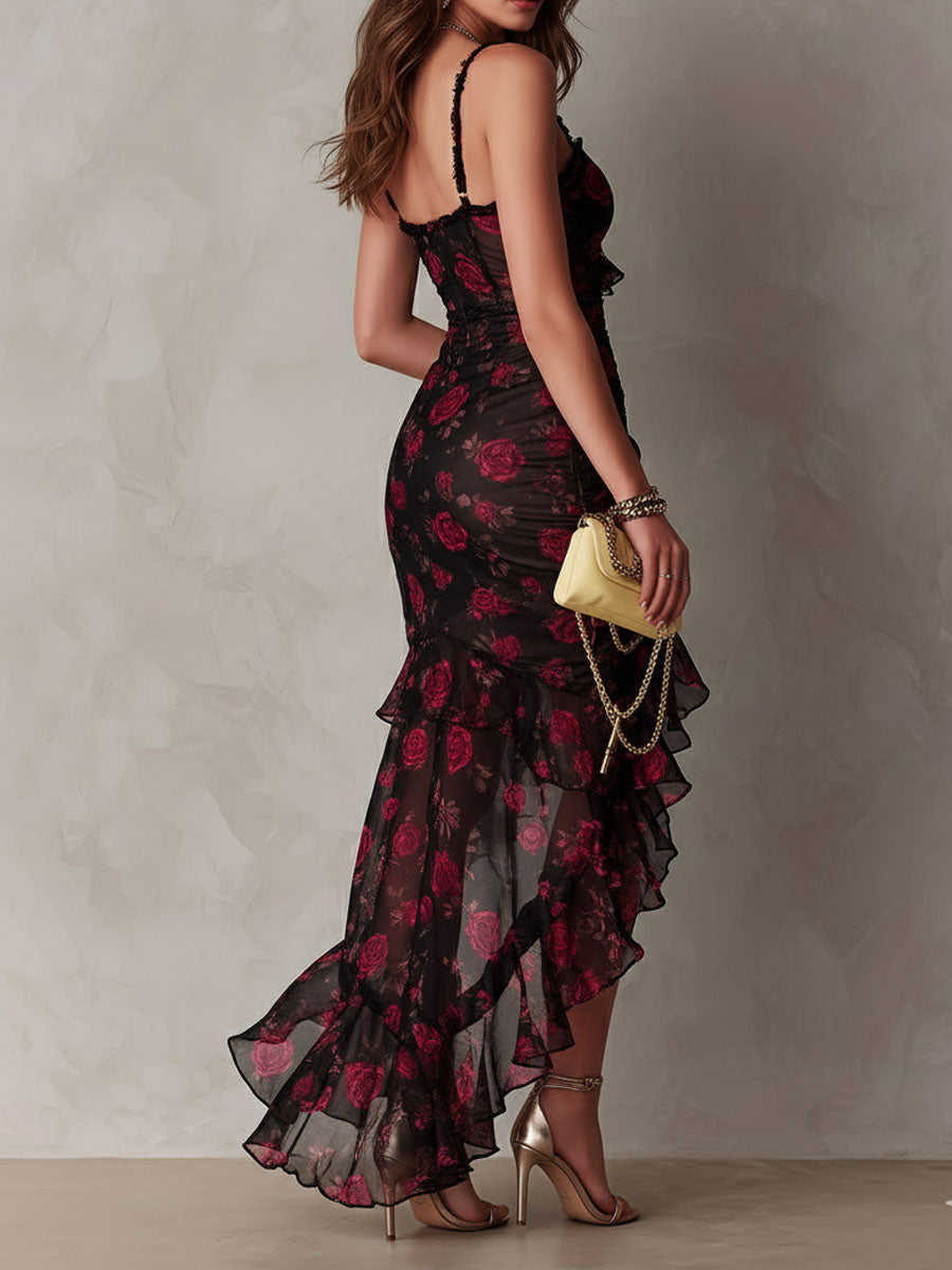 Vestido chic negro y rojo con flores y volantes